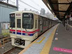 東府中駅からは京王線競馬場線に乗ります。たった1駅だけの競馬場行専用列車です。