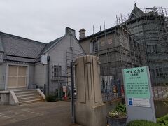 舞子公園を散策します。
残念ながら補修中