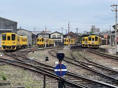 島原鉄道の黄色のディーゼル車両がずらり