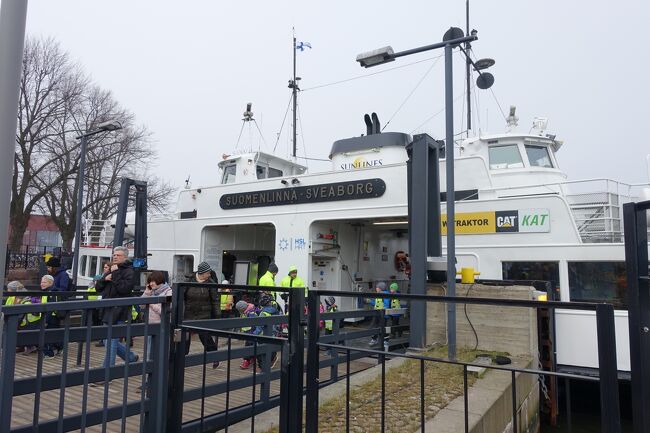 エテラ港から市営フェリーでスオメンリンナの要塞へ