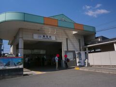  近鉄富田駅に到着しました。急行の停車駅で三岐鉄道も乗り入れている主要駅です。