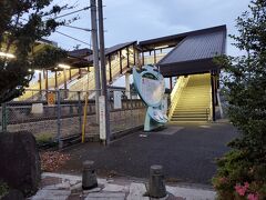 １０数分歩いて東福生駅に来ました。ゲート付近の混雑とは違いほとんど人もおらず閑散としていて逆に驚いた位です。距離的には立川方面に出た方が近いですが、あまりの混雑になるのが見えていたので高麗川・川越方面を回って帰りました。来る列車が混んでいるかなと思ったんですがガラガラでちょっと拍子抜け・・・。