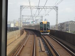 いつの間にかほとんど高架になったけど、相変わらず線形はあんまりよくない阪神本線を行く。