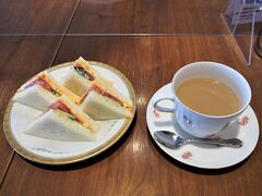 丸福珈琲へ、一休みにやってきました。