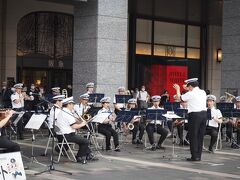 博多駅前広場で福岡県警察音楽隊コンサート