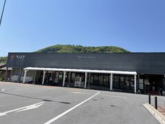 醒井駅。洒落た感じ。