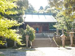 ご近所散策。服部神社へ