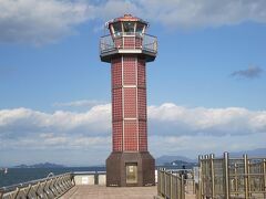 高松港の先に高松港玉藻防波堤灯台があるので、昨日の夜にも行ったのですが、昼間の灯台も見たかったので足を伸ばすことにしました。