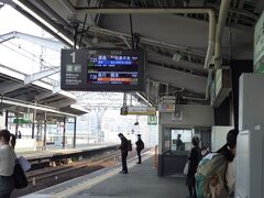 今回は友人と二人で高野参詣道「黒河道」を歩いてきました！
道中はなかなか険しい道のりでしたが、初夏を思わせる気持ちいい天候の中、約20kmの道のりを約8時間かけて歩きました。
AM7：26南海電車、新今宮発橋本行きの電車に間違わず乗車。
南海電車、プラットホーム間違えてとんでもないところに行ったことがあるもんで。