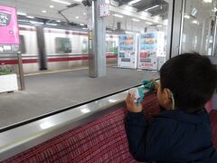 　時間があったので、普通電車でのんびりガタゴト揺られました。大善寺駅では、かっこいい銀色の特急電車が追い抜いて行きます。