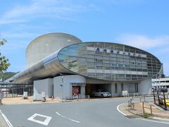 長崎港ターミナルビルは、長崎の海の玄関口です。
離島への渡航、軍艦島クルーズ、長崎港めぐりなどを運航しています。
