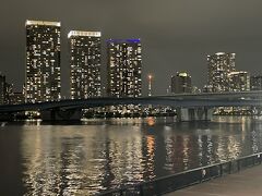 晴海運河に架かる「晴海大橋」の写真。

ライトアップした東京スカイツリーも見えます。

「パークタワー晴海」、「ザ・パークハウス晴海タワーズ」などの
タワマンもきれいです☆彡