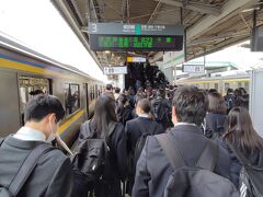 銚子駅


何校も違う制服の高校生がホームに溢れんばかり。
久々に見たような気がする賑やかさです。