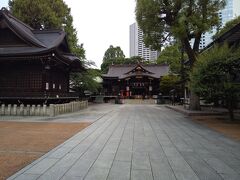 熊野神社は新宿中央公園のとなりにある神社