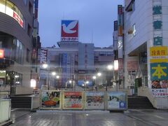 朝５時の　松戸駅　東口。