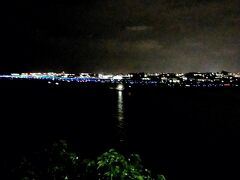 『瀬長島ホテル』バス停で下車すると、こんな夜景を見ることができました。