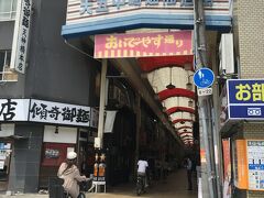 途中右に曲がり
堺筋渡り中崎町へ