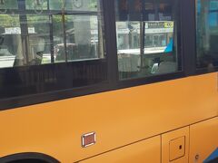 　桜島港からは鹿児島市交通局が運行する10時35分発東白浜行きの路線バスで桜島中学校前まで向かいます。