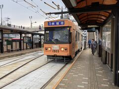 JR長崎駅から路面電車の乗り場までの移動は早歩きをしても5分くらいかかります。
思案橋のお店のランチタイムに間に合わせるため一生懸命移動しました。
