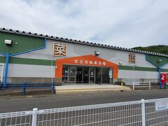 食後は　市場へ