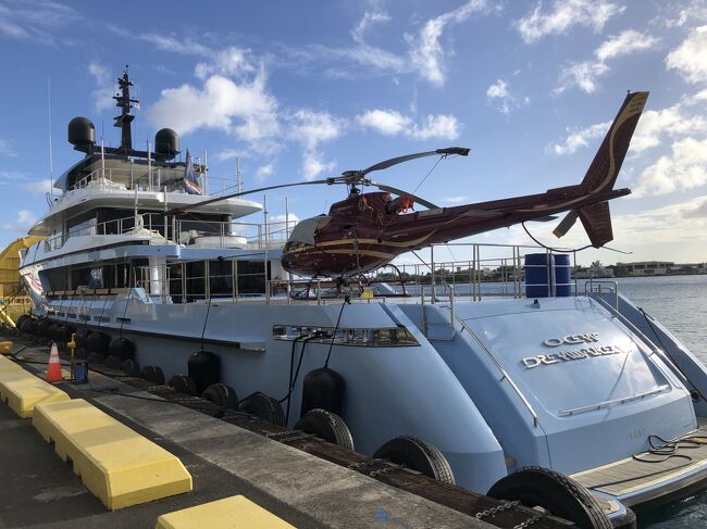 ホノルル港には、こんな船&amp;ヘリコプターが!<br />これは個人所有の船でしょうね・・・すごいっ!