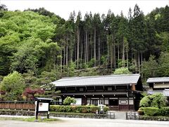 田上家住宅（市指定文化財）
　高山市丹生川町根方に所在、明治１５年（１８８２）当主田上太郎四郎が依頼して建てた農家建築で、完成までに１２年を要した。
飛騨の匠の技を受け継ぐ名工により設計建造されたといわれています。
現在、〝匠の館森の水族館″として公開されています。