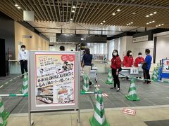 新しい駅ビルの３階ではJRウォーキングの受付をして新しい新幹線用改札内に入ります