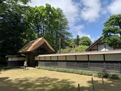 お庭を見学してから、帰る前に坂野家住宅も見学しました。都会に近く古い家が残っているため、たくさんの時代劇のロケに使われたそうです。