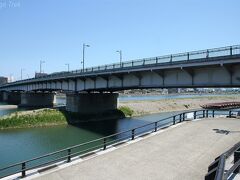 【長良橋】
1954年(昭和29年)竣工、上路プレートガーダー橋
