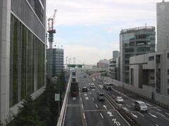 産業貿易センターより羽田方面を見ながら浜松町駅に向かいました。