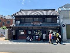 お昼はこちらのお店にしましたー
12時ちょうどに入ったのですが、自分の後ちょうど満席になったので、グッドタイミングでした
店員さんはとても丁寧な方で、入口近くのちょっと座りづらい席に案内したことを何度もお詫びしてくださったので、こちらが申し訳ないくらいでした