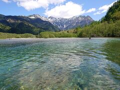 こちらは大正池から見た穂高連峰。
この日は風があり、逆さ穂高は拝めず。