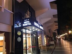 Surtel Hotel。翌日のサモス行きのフェリーが朝８時なので、クシャダスのホテルに前泊。