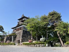 次は北陸唯一の現存天守、丸岡城。