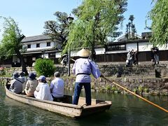 予約しておいた川舟に乗ります。一舟に６人、いちどに２舟が南北に分かれて出ます。