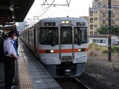 新松田駅で乗り換え、御殿場線へ。7時23分発沼津行きに乗車。