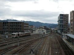 16:55高山に到着。
ここで1時間弱乗り継ぎ時間があるので、少し表に出て街歩きしようと思います。