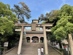 30分ほどラウンジでまったりしたあと、お散歩へ。近所にあった『尾山神社』へ参拝。