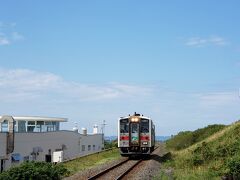 原生花園駅にやってくる列車。1日数本。