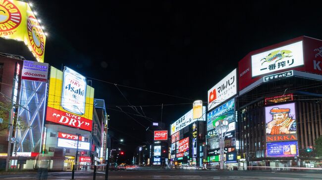 夜のすすきのへ。<br />といっても散策だけですけど(笑)<br /><br />北海道は全国的に見るとコロナの感染者が多くて<br />正直言うとちょっとビビっていたのですが<br />夜のすすきのは案の定かなりフリーダムな状態で<br />これでは感染者が激減することは<br />しばらくは無いだろうな…って感じでした。