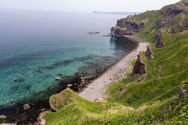岸辺の水の色はきれいですけど<br />白っぽいのは磯焼けで<br />あまり良い現象ではないはず…<br />