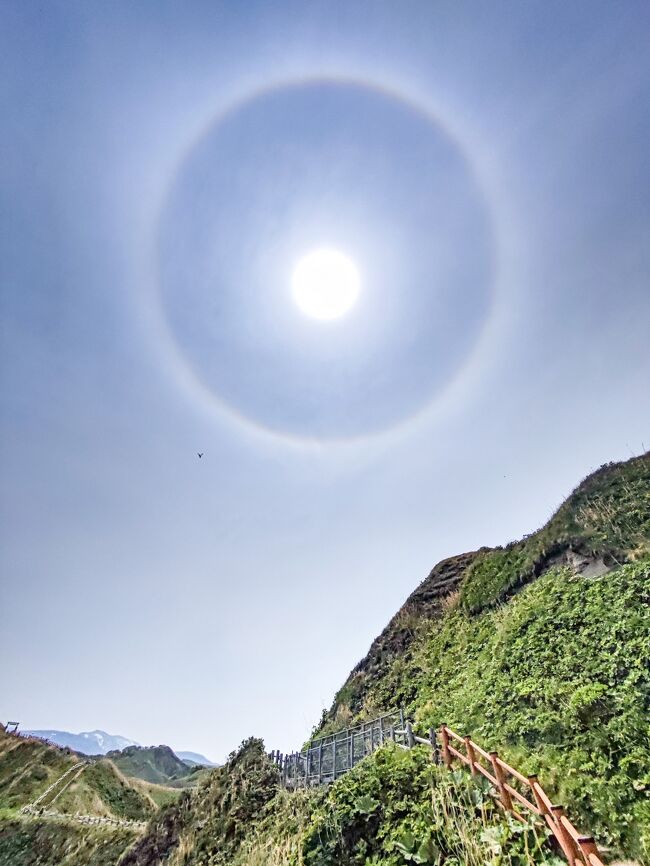 この場にいる人は<br />誰も気付いていなかったと思うのですが<br />太陽の周りに日暈（ひがさ）が出来ていたんです。<br />