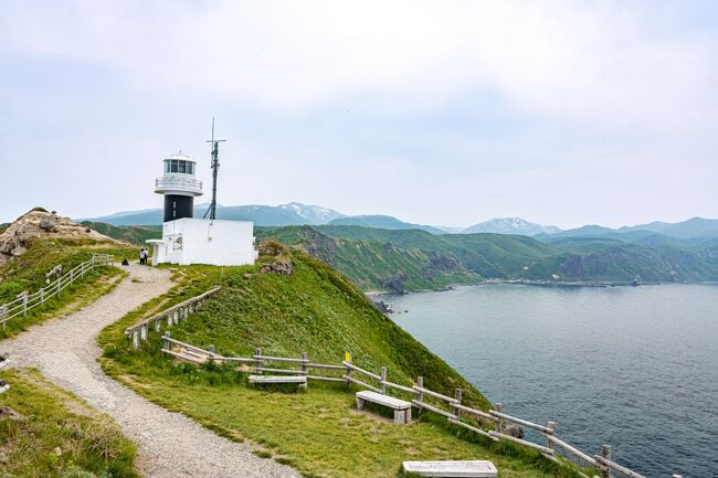 神威岬灯台<br /><br />昭和35年まで灯台守がいたとの事。<br />かなり厳しい生活だったでしょう。