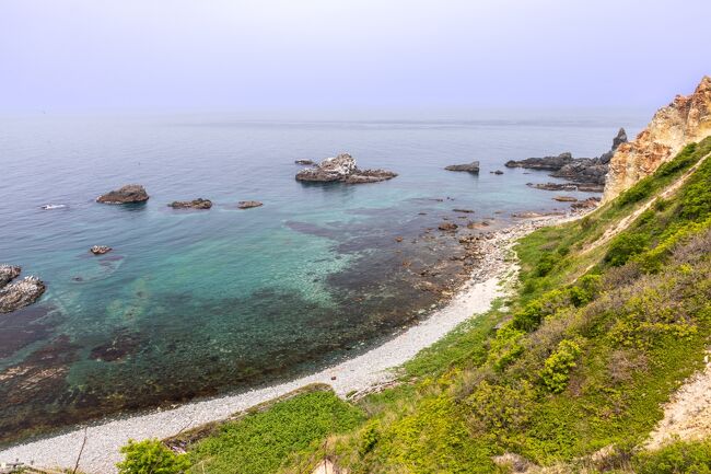 トンネルを抜けるとこの景色！<br />真っ暗なトンネルは演出の一つなんですかね？<br /><br />曇りがちなのが残念ですけど<br />晴れてたら積丹ブルーが目に眩しいでしょう。