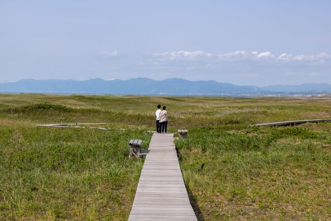 休日は結構人が来るんですね。<br />ちょっと意外でした。<br />広々として気持ち良い場所です。