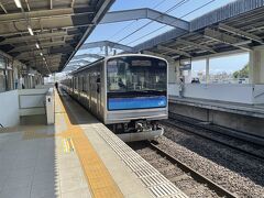 仙石線に乗車。1時間に2本ほどしか電車がないのでご注意ください。電車自体は京浜東北線のような鮮やかなブルーが印象的。