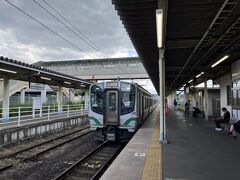 二本松神社を後にして駅に戻り、15時3分発の福島行き普通電車に乗車して、今回の旅の宿泊先に向かいました。

今度の電車はE721系、ボックス型クロスシートの鈍行鉄道旅が似合う車両ですね。

JR東日本はロングシートの普通電車が好きらしく、この手の車両が首都圏以外でも減ってきているように思います。

この続きは『2022年5月春の週末一泊一人旅～福島県二本松・福島②：土湯温泉～』となります。
https://4travel.jp/travelogue/11759899