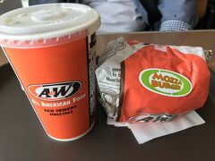 日本では沖縄でしか食べられないらしい
A＆Wのハンバーガー
最後に食べて帰ります