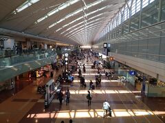 2週間ぶりの羽田空港第2ターミナル3階出発ロビーです。