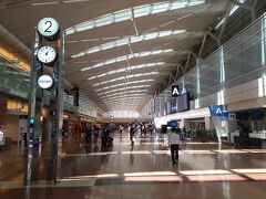 再び、羽田空港第2ターミナル3階の出発ロビーにやってきました。
